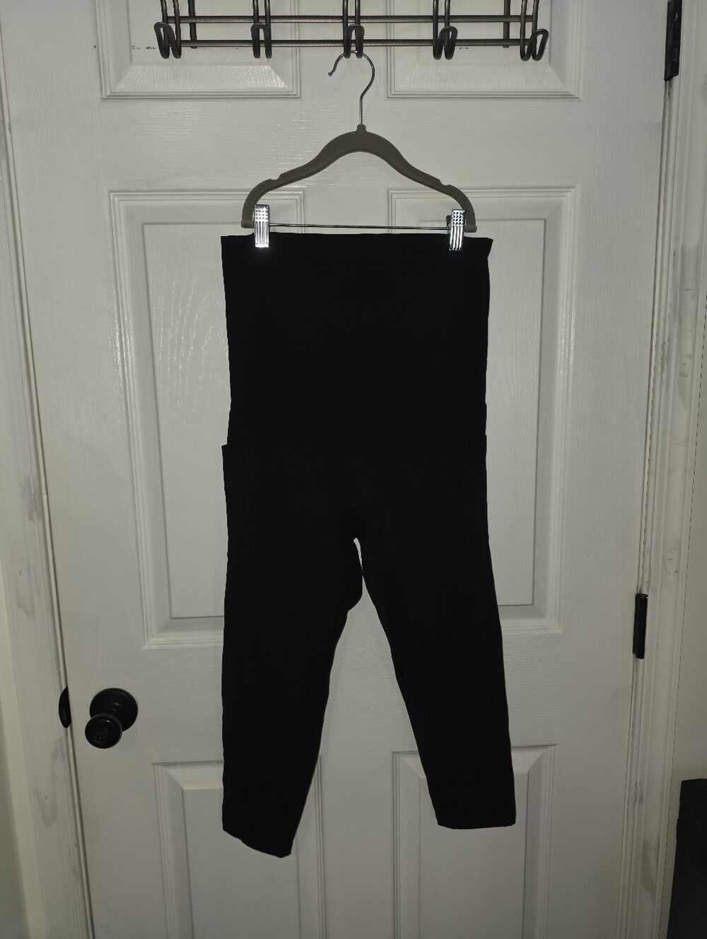 Poshdivah Black High-Waist Maternity Capri Leggings with Pockets